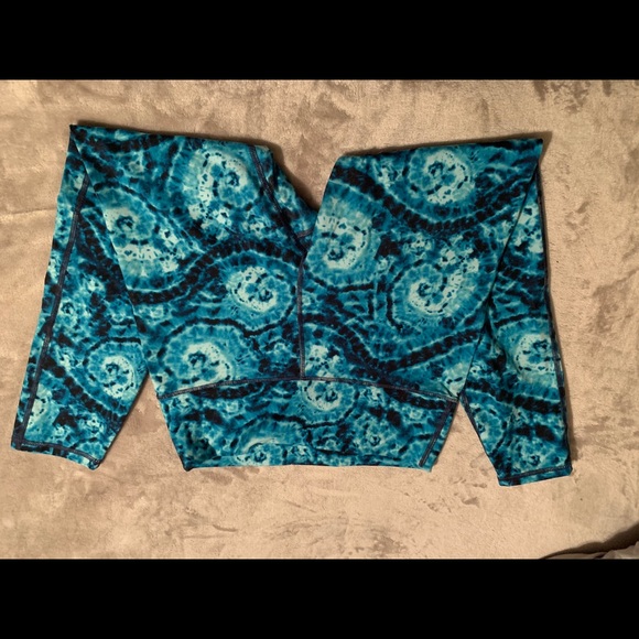 Fabletics size large 7/8 leggings. Sooo comfy! - Picture 2 of 2